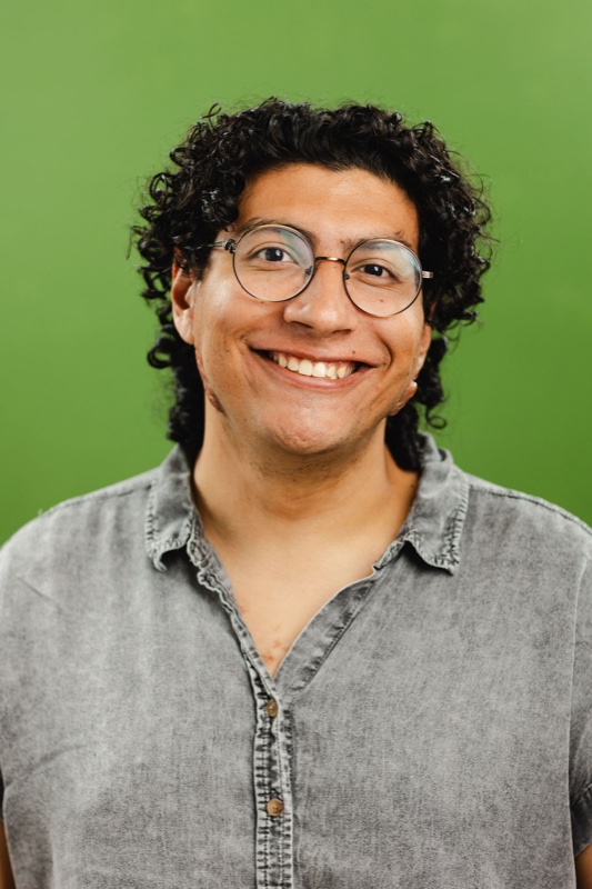 Simón Gómez Villegas headshot